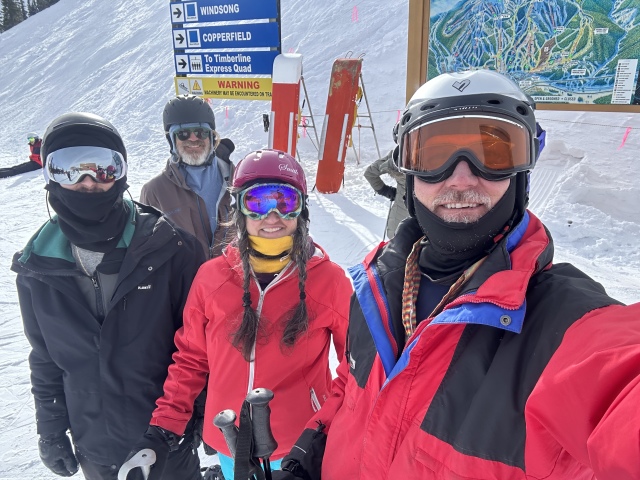 2022/12(December)/Colorado/640x480_2022-12-18-36-Skiing-Dax-Justin-Suzi-Travis.JPEG