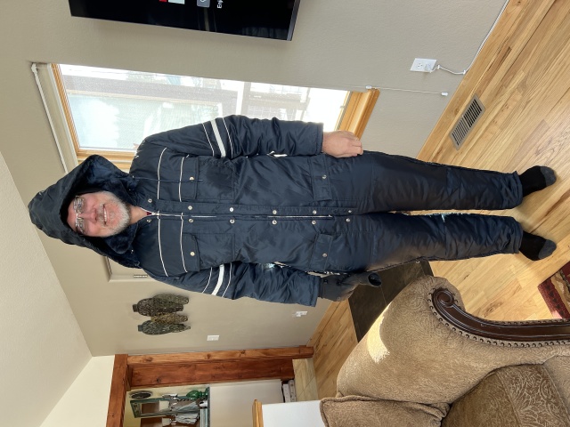 2022/12(December)/Colorado/640x480_2022-12-22-49-Travis-snowmobile-suit.JPG