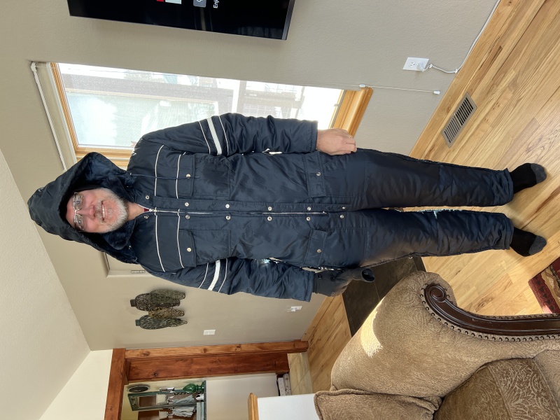 2022/12(December)/Colorado/800x600_2022-12-22-49-Travis-snowmobile-suit.JPG