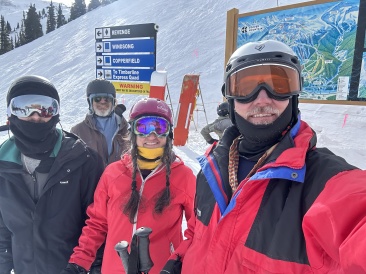 2022-12-18-29-Skiing-Dax-Justin-Suzi-Travis.JPG
