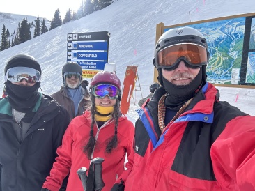 2022-12-18-30-Skiing-Dax-Justin-Suzi-Travis.JPG