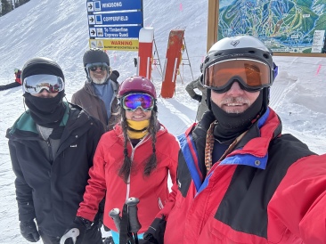 2022-12-18-36-Skiing-Dax-Justin-Suzi-Travis.JPEG