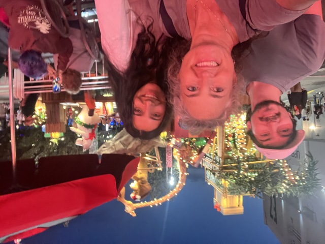 2022/12(December)/Disney-with-Dax-Aditi/640x480_2022-12-14-Disney-18-Dax-Suzi-Aditi.JPG