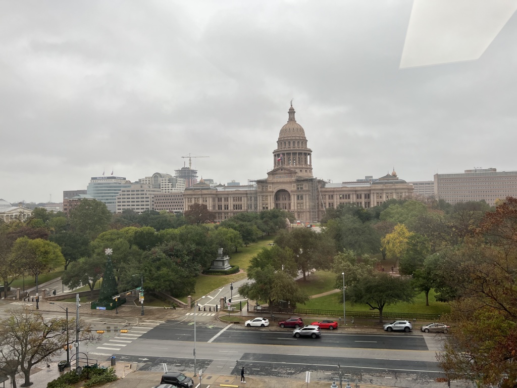 2022/12(December)/Misc/1024x768_2022-12-12-03-Capitol-Building.JPG