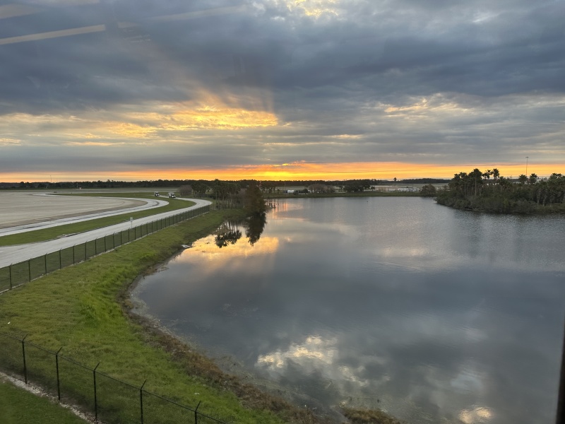 2022-12-16-VA-SAVD-Orlando-FL-33-Airport-pond.JPG