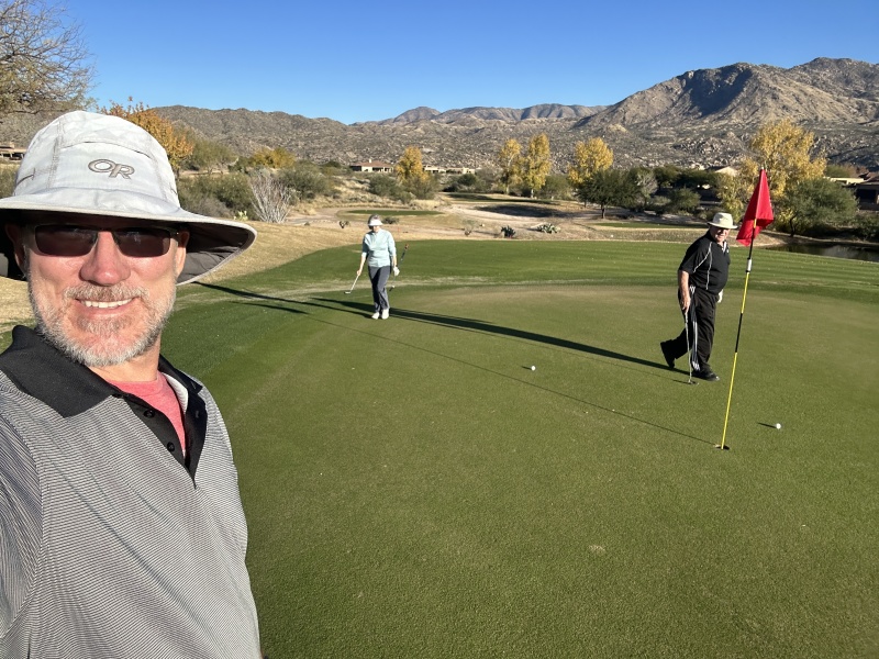 2022/12(December)/VA-SAVD-Tucson-AZ/800x600_2022-12-10-VA-SAVD-Tucson-AZ-04-Golfing-Travis-Janeen-Jim.JPG