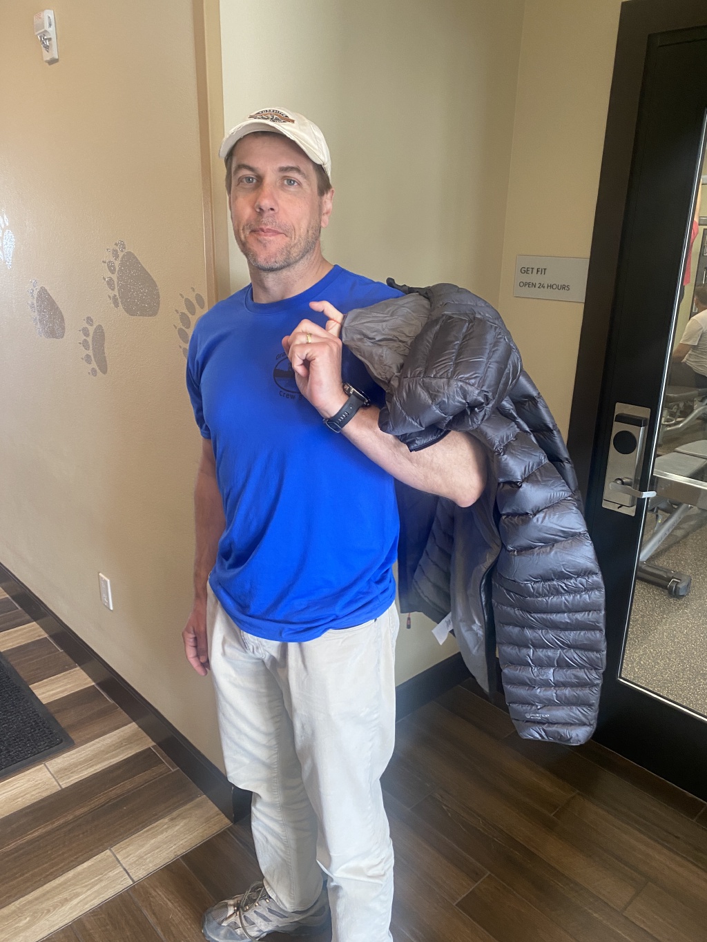 2022-03-19-Grand-Canyon-236-Ben-retrieved-puffy-jacket-from-ABQ-hotel-GOOD.JPG