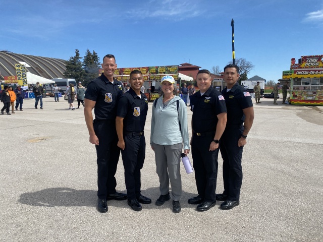 2022/BEST-OF/640x480_2022-05-14-Blue-Angels-Ellis-AFB-037-Suzi-GOOD.JPG