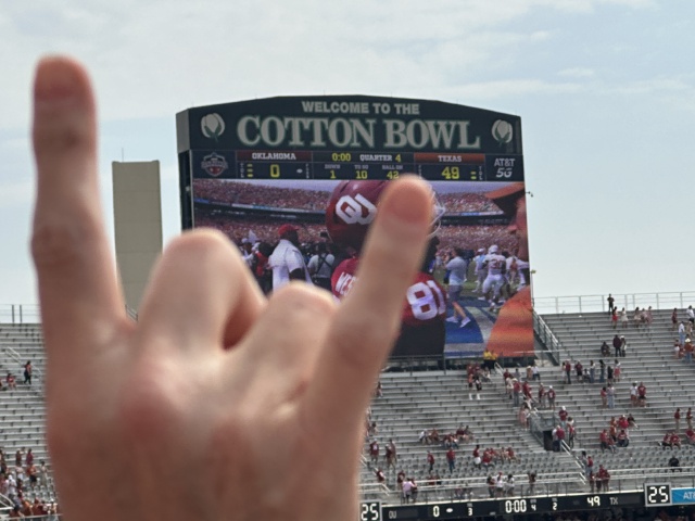 2022-10-08-UT-Longhorn-Football-OU-49to0-18-GOOD.JPG