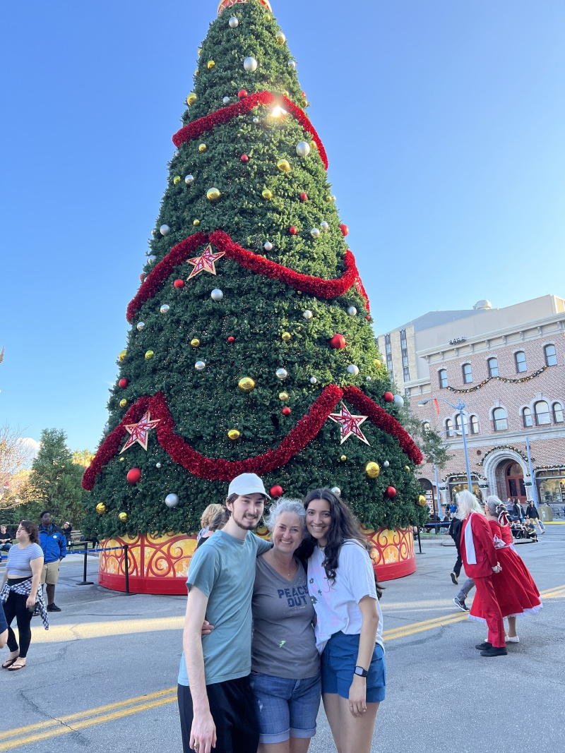 2022-12-14-Disney-15-Dax-Suzi-Aditi-GOOD.JPG