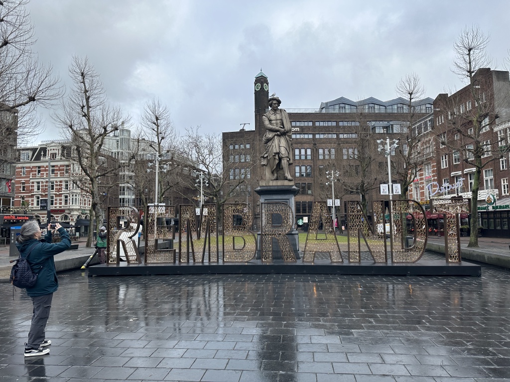2023-01-26-Amsterdam-018-Suzi-Rembrandt.JPG