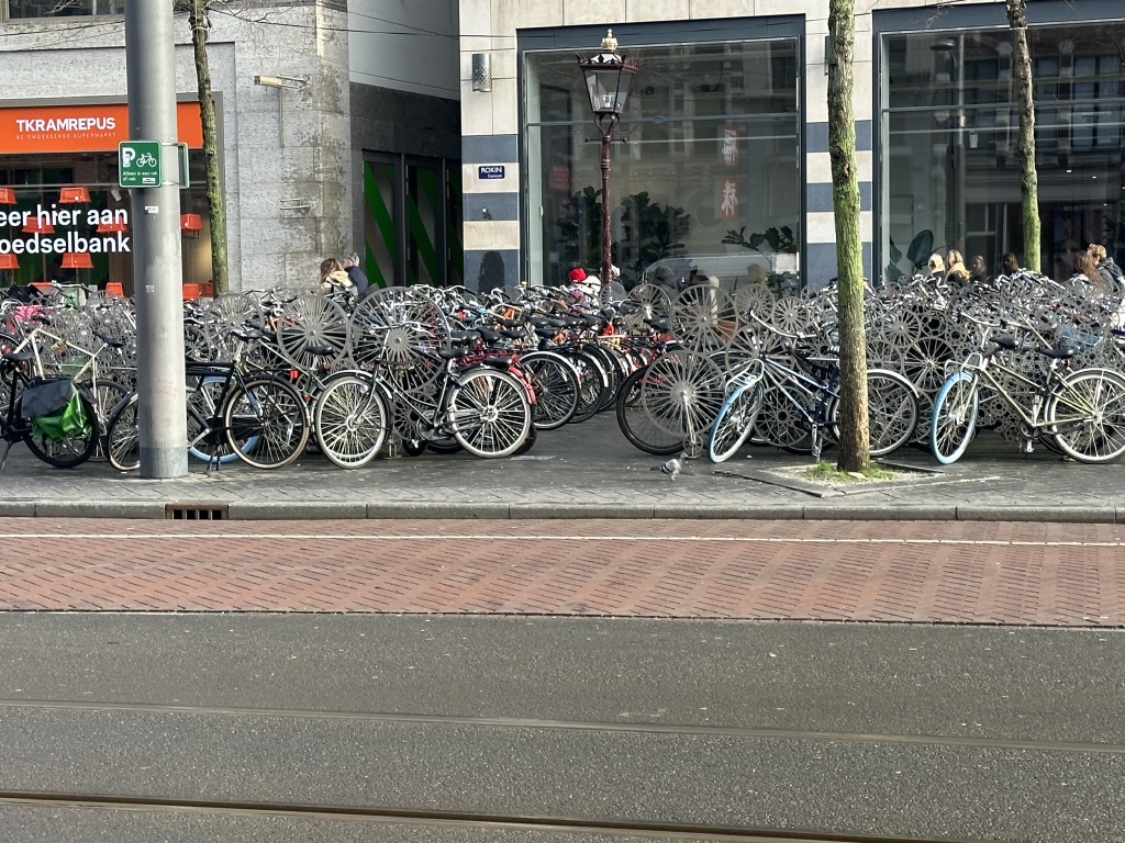 2023/01(January)/Amsterdam/1024x768_2023-01-26-Amsterdam-032-bicycles.JPG