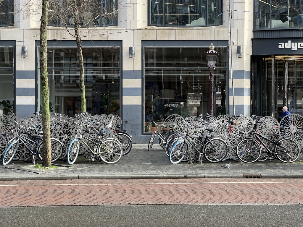 2023/01(January)/Amsterdam/1024x768_2023-01-26-Amsterdam-033-bicycles.JPG