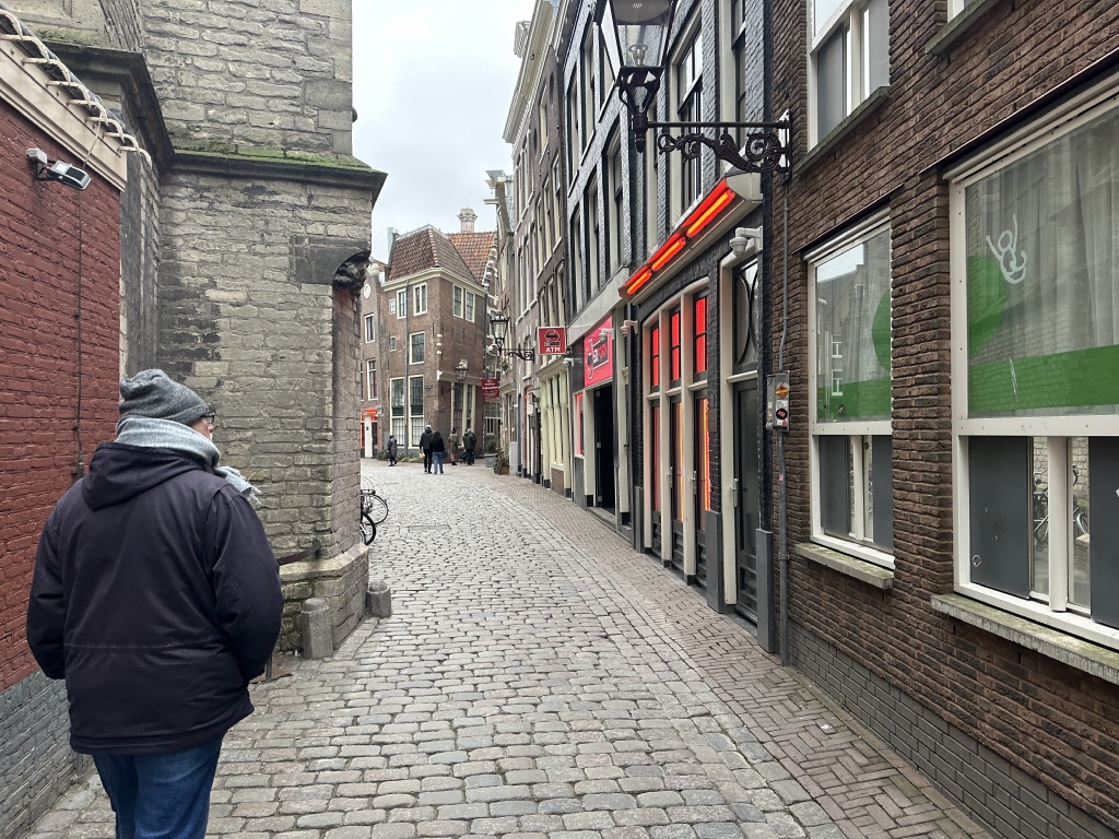2023-01-27-Amsterdam-151-Red-Light-District-James.JPG