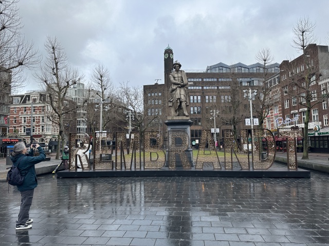 2023-01-26-Amsterdam-018-Suzi-Rembrandt.JPG