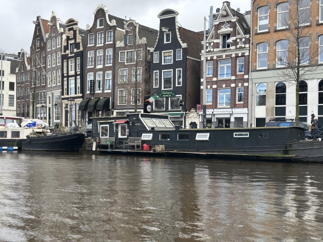 2023-01-26-Amsterdam-042-canal-boat-tour.JPG