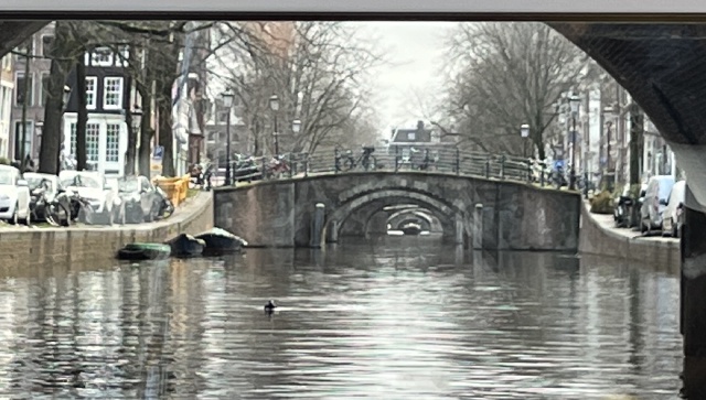 2023-01-26-Amsterdam-046-canal-boat-tour-seven-bridges.JPG