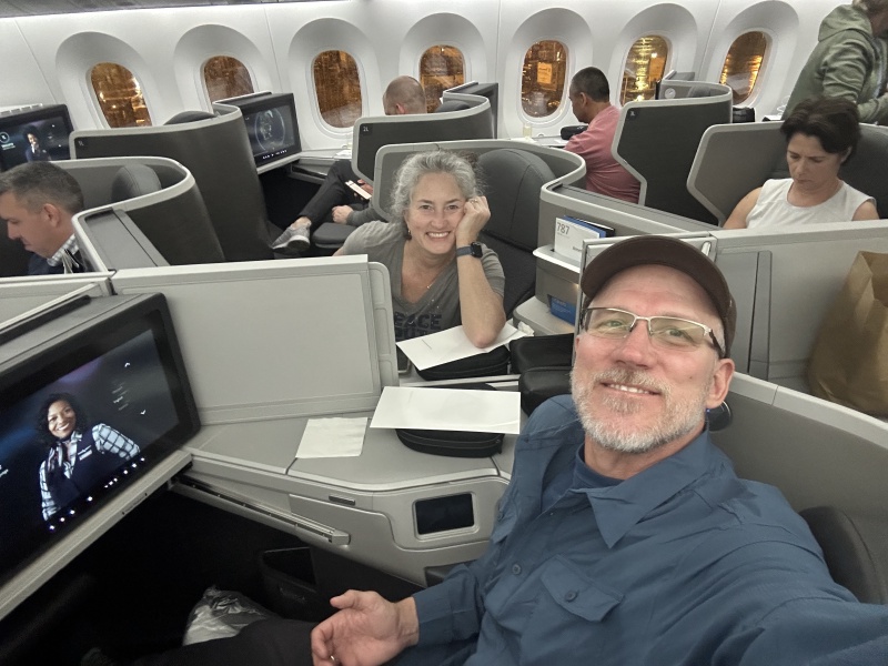 2023/01(January)/Amsterdam/800x600_2023-01-25-Amsterdam-003-Travis-Suzi-Business-Class.JPG
