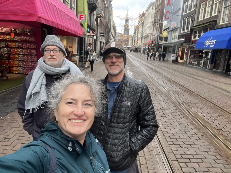 2023/01(January)/Amsterdam/800x600_2023-01-26-Amsterdam-020-James-Suzi-Travis.JPG