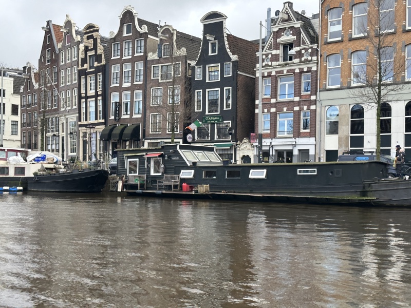 2023-01-26-Amsterdam-042-canal-boat-tour.JPG