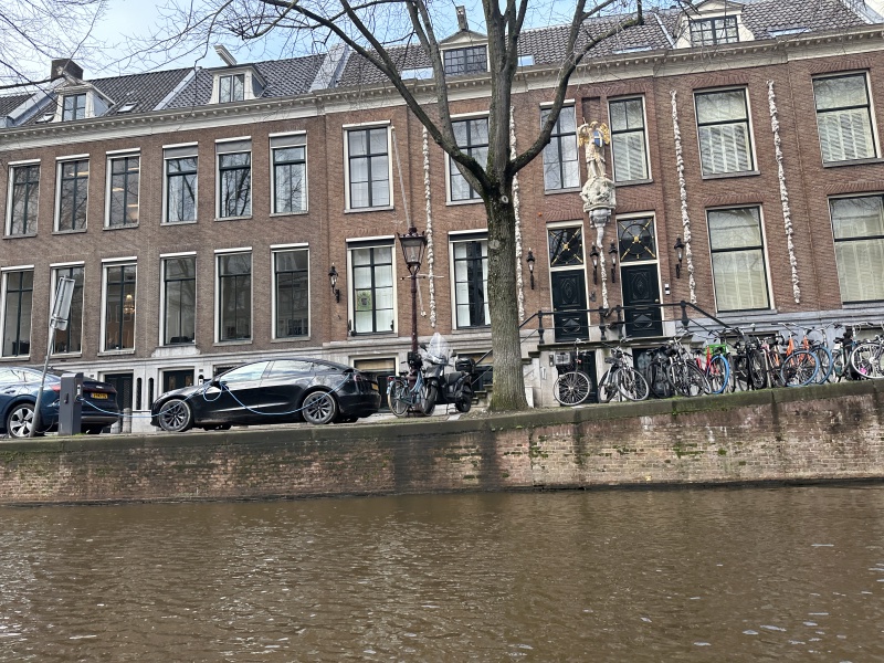 2023-01-26-Amsterdam-043-canal-boat-tour.JPG
