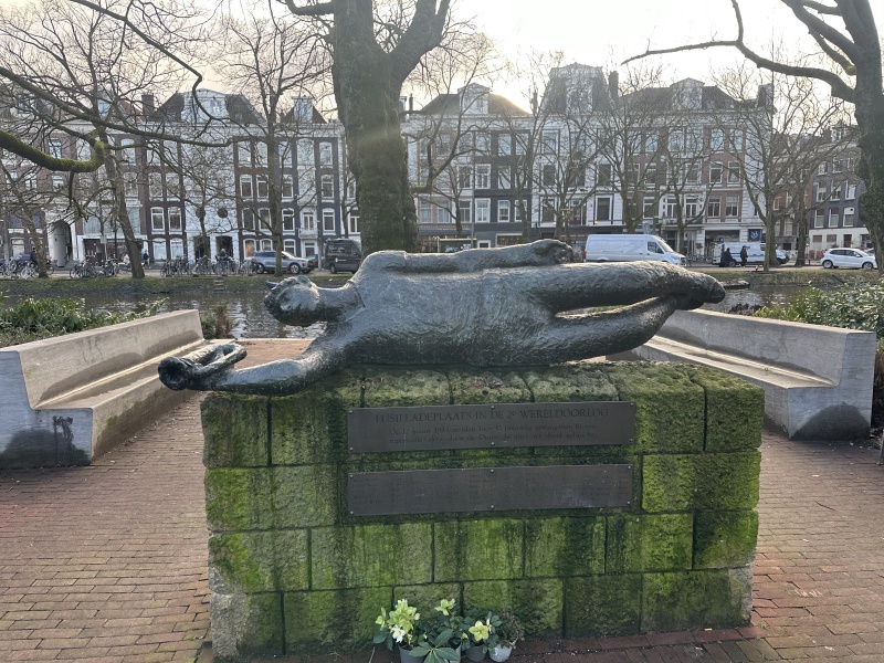 2023/01(January)/Amsterdam/800x600_2023-01-26-Amsterdam-062-statue.JPG