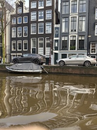 2023-01-26-Amsterdam-050-canal-boat-tour-tiny-house.JPG