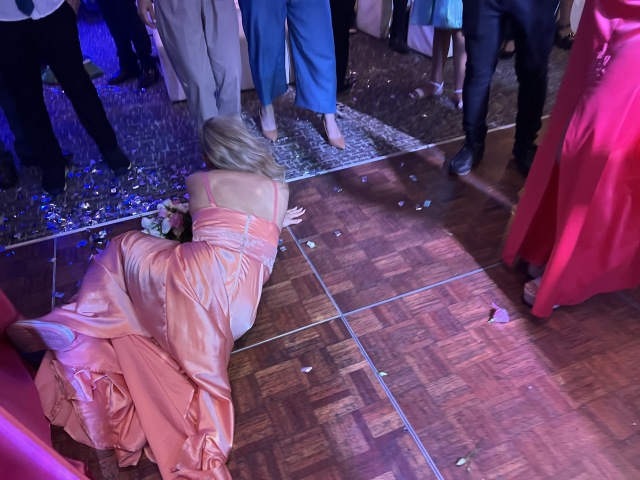 2023/01(January)/Argentina-Adriana-Leo-Wedding/640x480_2023-01-08-Argentina-Adriana-Wedding-134-Lucila-on-the-floor.JPG