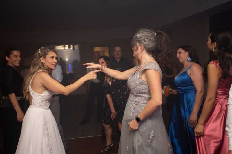 2023/01(January)/Argentina-Adriana-Leo-Wedding/800x600_2023-01-07-ArgentinaWedding-07-Adriana-Suzi-Lauris-Maru.JPG