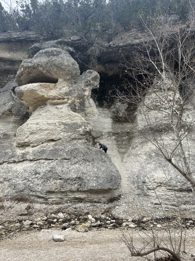 2023/01(January)/Camping-Lost-Maples-TX/640x480_2023-01-15-Crew-8787-Lost-Maples-15-Monkey-Rock.JPG