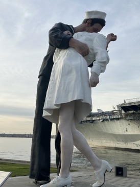 2023-01-12-VA-SAVD-San-Diego-03-Midaway-Navy-Kiss.JPG