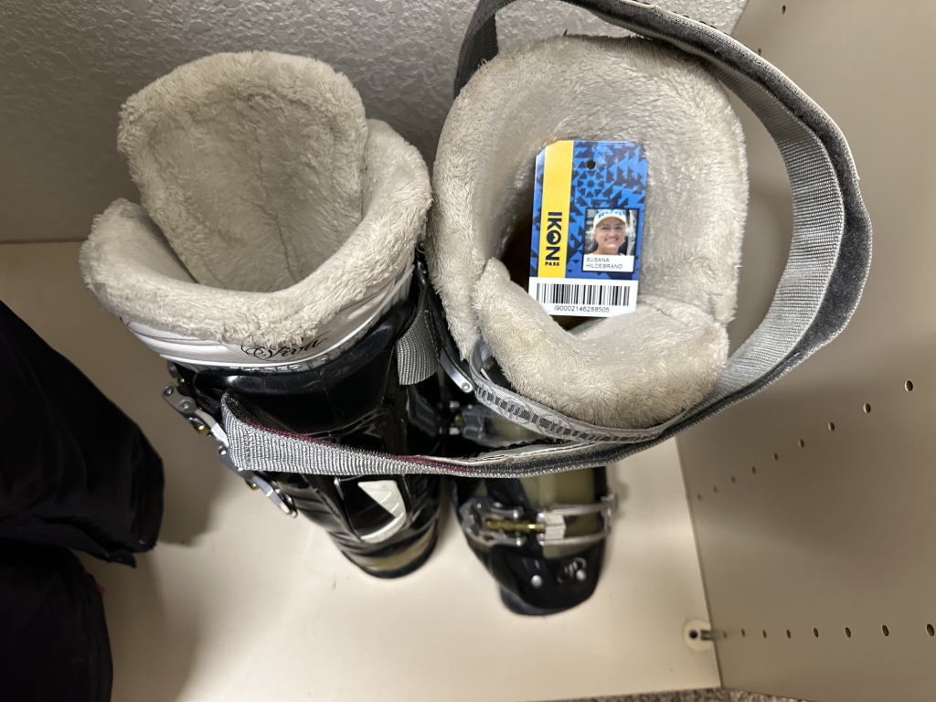 2023/02(February)/A-Basin-Skiing/2023-02-19-A-Basin-01-Suzi-Boots-Pass.JPG