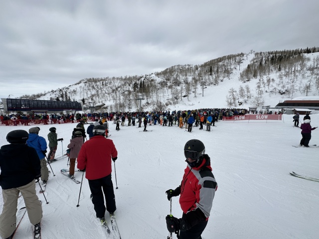 2023/02(February)/A-Basin-Skiing/640x480_2023-02-25-A-Basin-11-Ren-Lift-Line.JPG