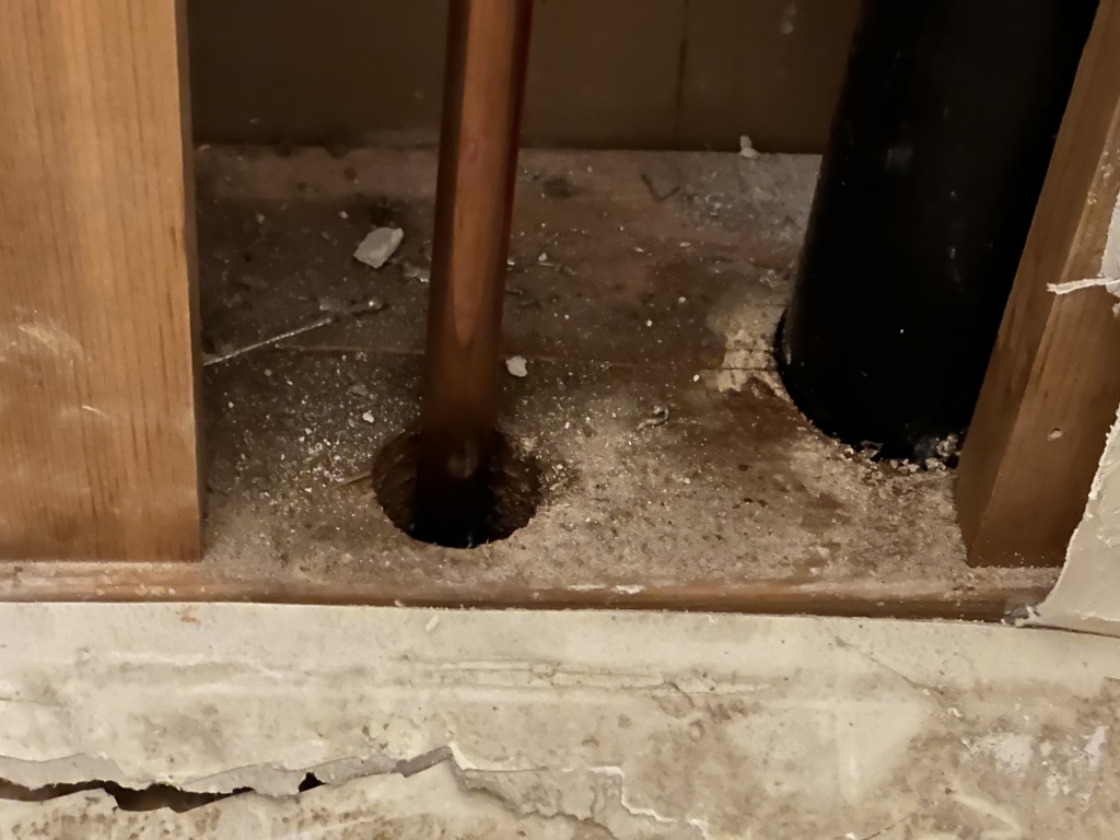 2023/02(February)/Colorado-Water-Leak/1024x768_2023-02-26-Water-Leak-from-unknown-source-07.JPG