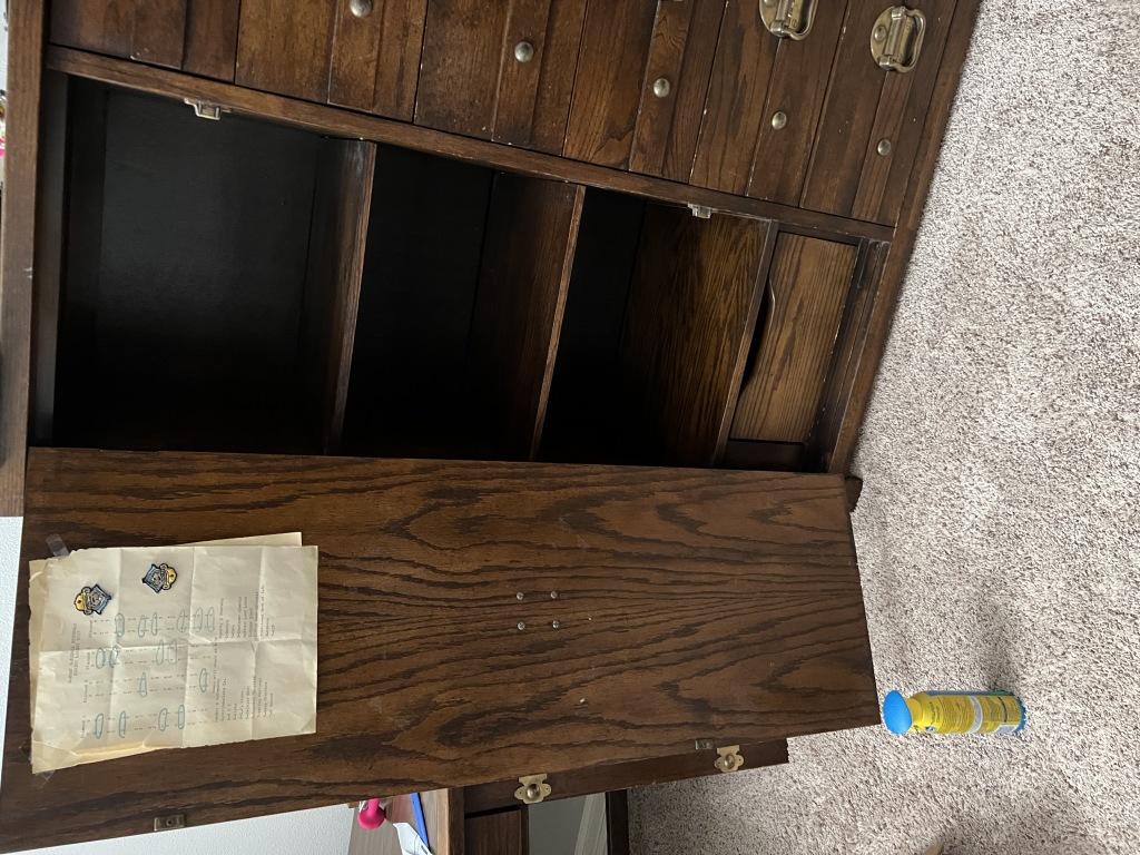 2023/02(February)/Misc/1024x768_2023-02-19-Cleaning-Dresser-2.JPG