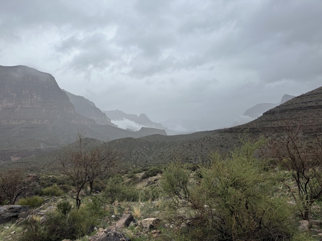 2023/03(March)/Grand-Canyon-Crew-8787/640x480_2023-03-15-Grand-Canyon-Crew8787-207-rainy-day.JPG