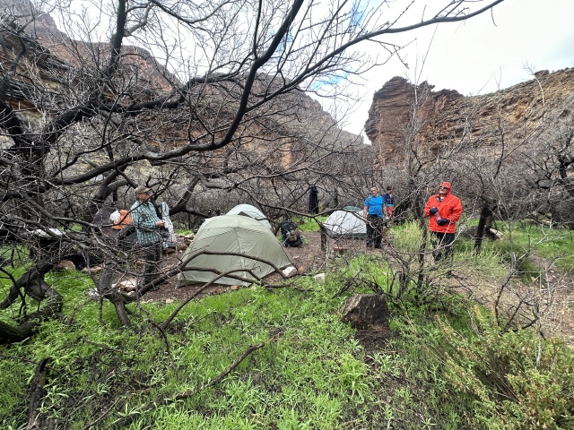 2023/03(March)/Grand-Canyon-Crew-8787/640x480_2023-03-15-Grand-Canyon-Crew8787-231-rainy-day-Guy-Markus-Carl.JPG
