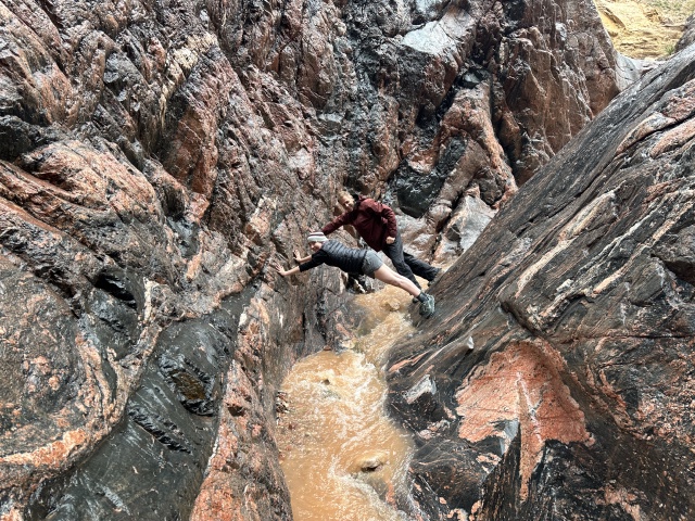 2023/03(March)/Grand-Canyon-Crew-8787/640x480_2023-03-15-Grand-Canyon-Crew8787-266-slot-canyon-Clare-Ben.JPG