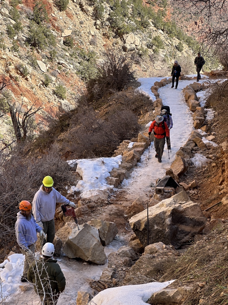 2023/03(March)/Grand-Canyon-Crew-8787/800x600_2023-03-17-Grand-Canyon-Crew8787-432-rock-blasting-Carl-Ben.JPG