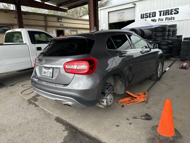 2023/03(March)/Misc/2023-03-06-Suzi-Mercedes-Flat-Tire-Repair.JPG