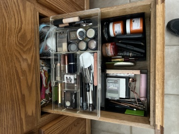 2023-03-12-makeup-drawer.JPG