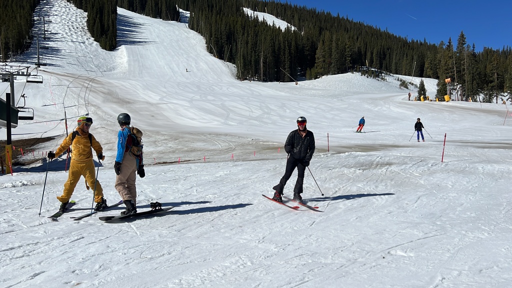 2023/04(April)/Colorado/1024x768_2023-04-30-Copper-Mountain-3-Travis.JPG