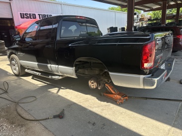 2023-04-24-flat-tire-truck.JPG