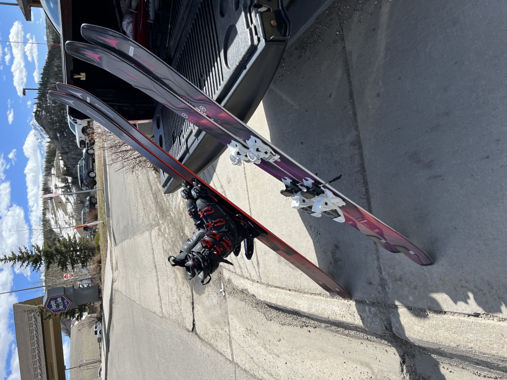 2023/04(April)/New-Snow-Skis/1024x768_2023-04-29-New-Atomic-Skis-07.JPG