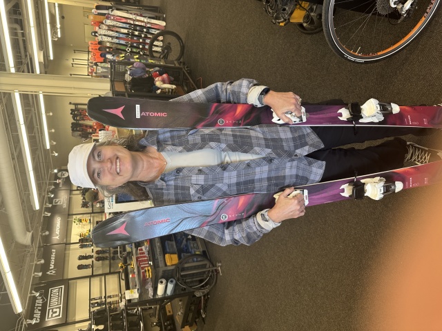 2023/04(April)/New-Snow-Skis/640x480_2023-04-29-New-Atomic-Skis-02-Suzi.JPG