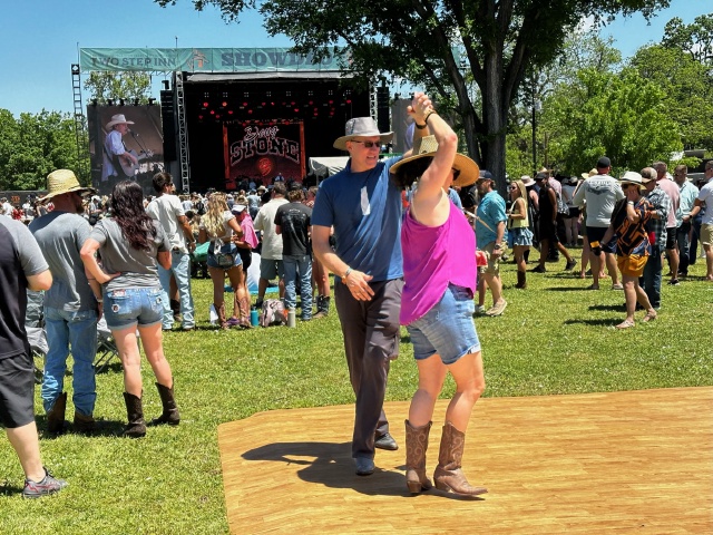 2023/04(April)/Two-StepInn-Festival-Georgetown-TX/640x480_2023-04-15-Two-Step-Inn-Festival-05-Travis-Suzi-Dancing.JPG