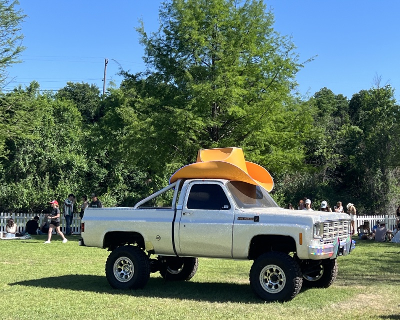 2023/04(April)/Two-StepInn-Festival-Georgetown-TX/800x600_2023-04-16-Two-Step-Inn-Festival-03-truck-with-a-hat.JPG