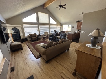 2023-05-01-Breckenridge-House-Pics-04.JPG