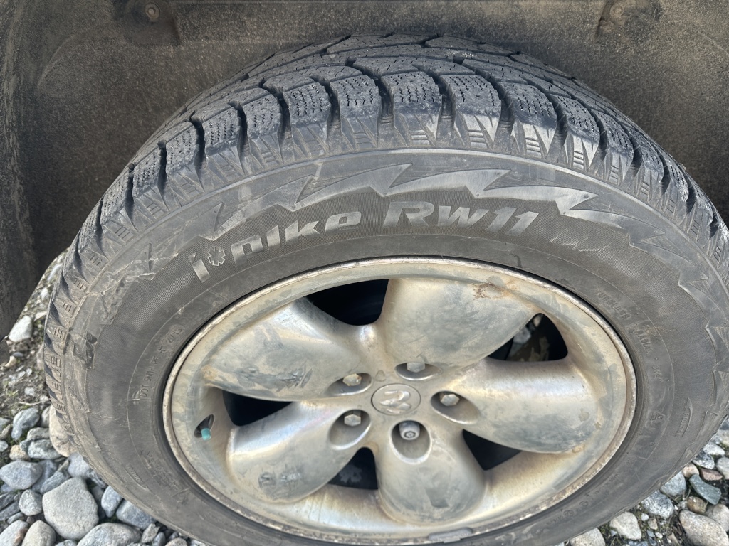 2023-05-23-summer-tire-swap-on-new-rims-1.JPG