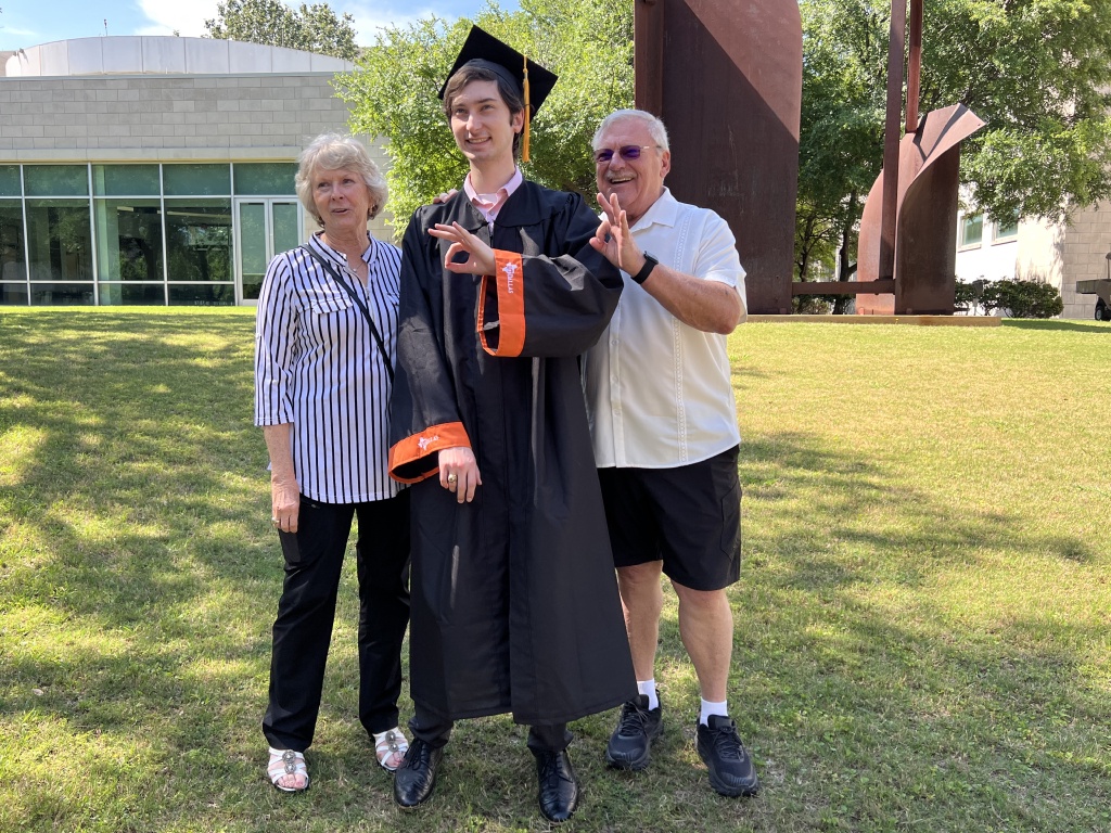 2023/05(May)/Dax-College-Graduation/1024x768_2023-05-17-Dax-UTD-College-Graduation-34-Janeen-Jim.JPG